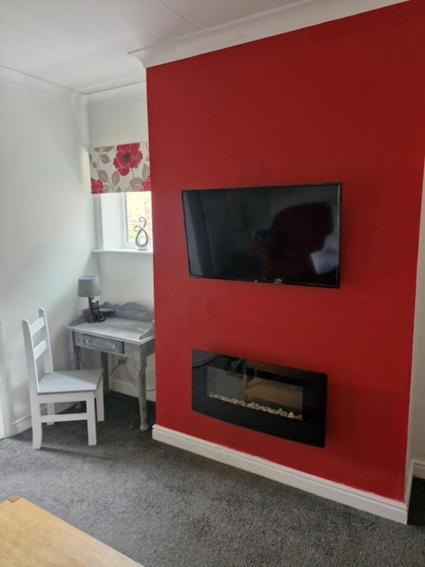 3 Bedroom House, Close To Woodland, Chesterfield And Peak District Holiday home *